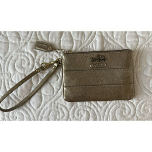 Coach Leather Wristlet Antique Gold‎ 43097 Pre-Owned Gold/Brass Like Hardware